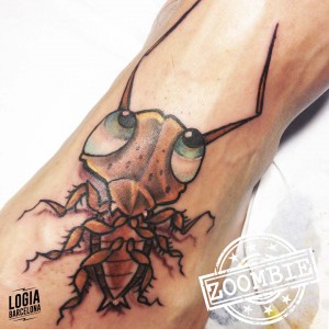 tatuaje_brazo_cucaracha_logiabarcelona_juanma_zoombie